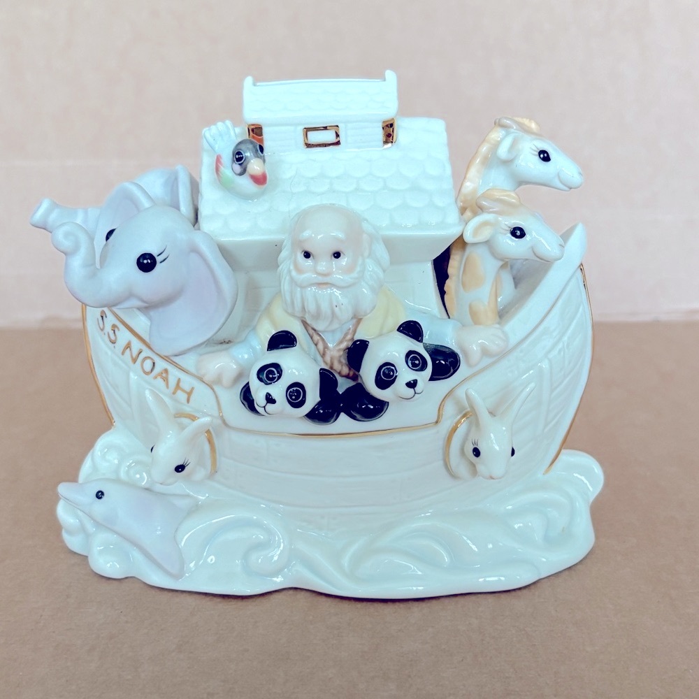 Lenox Noah's Ark Coin Bank Featuring Gold Trim Accents Animals